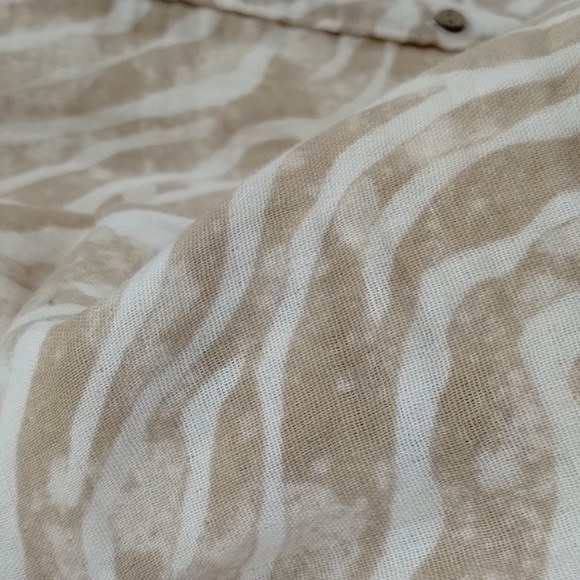 Old Navy tan cream zebra stripe size XL button down crop blouse short sleeve - Picture 3 of 5